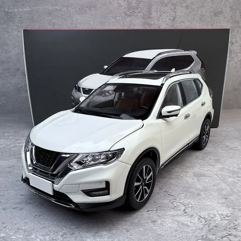 Modèle de voiture moulé sous pression en alliage Nissan X-TRAIL 2018, génération 1:18, intérieur détaillé avec pièces d'ouverture, édition collector pour adultes