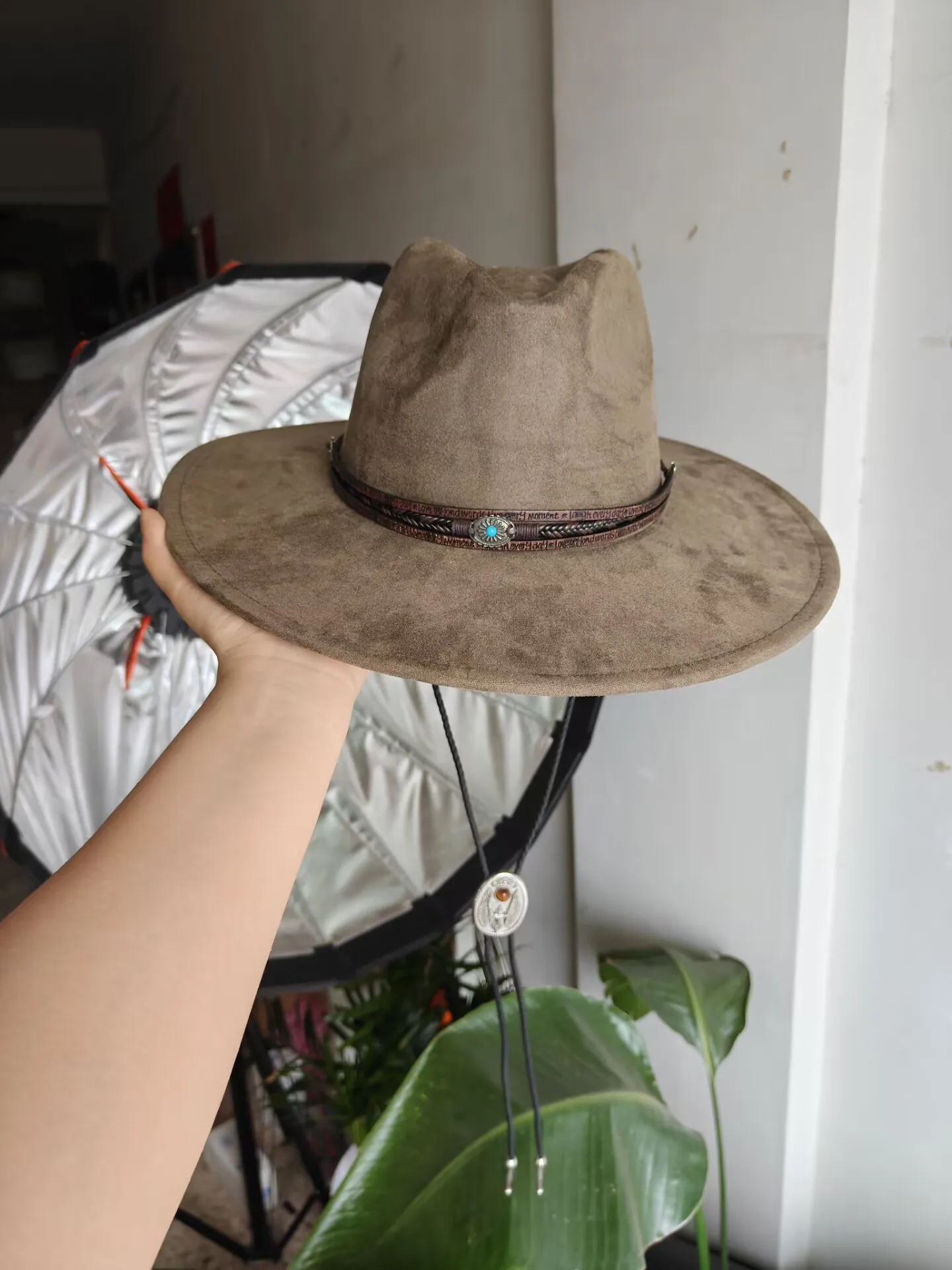 Suede Western Cowboy Hat Wide Brim Fedora for Men Women Vintage Rodeo Cowgirl Hat with Bolo Tie Chin Strap