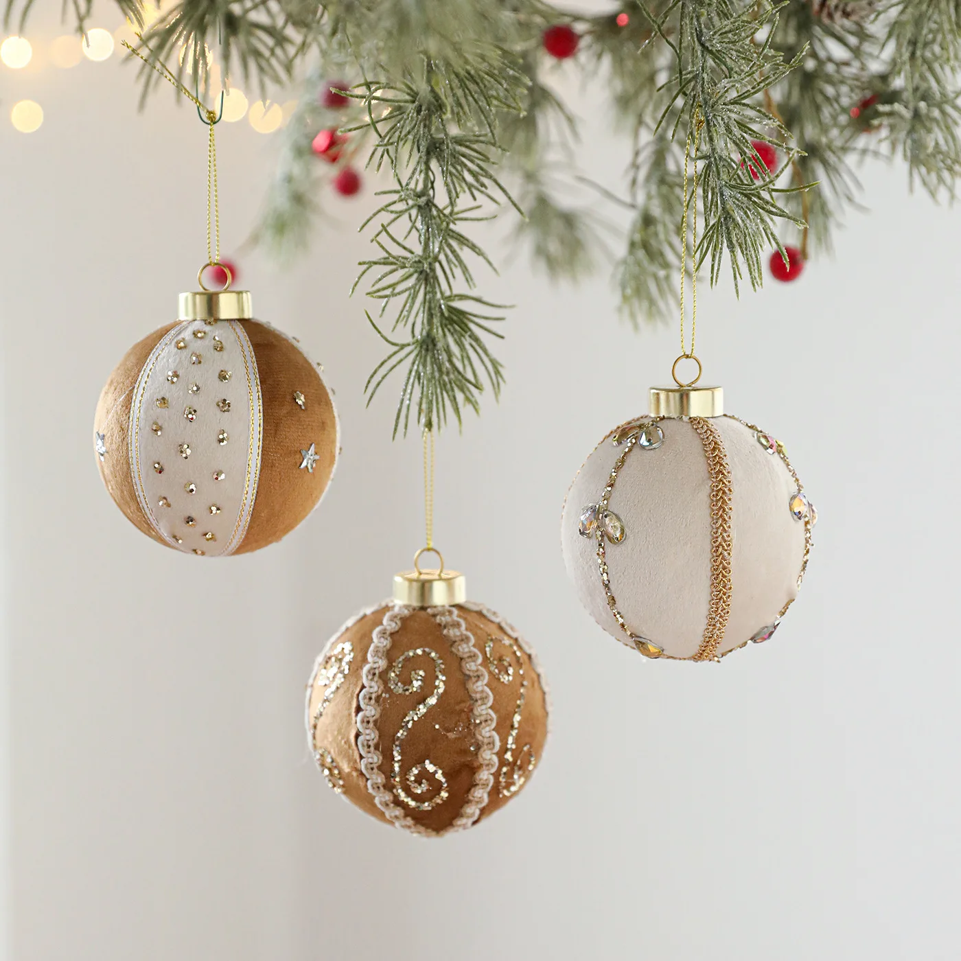 

1/4Pcs 8CM Curry Color Paste Cloth Foam Ball Sticky Gold Powder High-grade Fabric Christmas Tree Hanging Decoration Arrangement