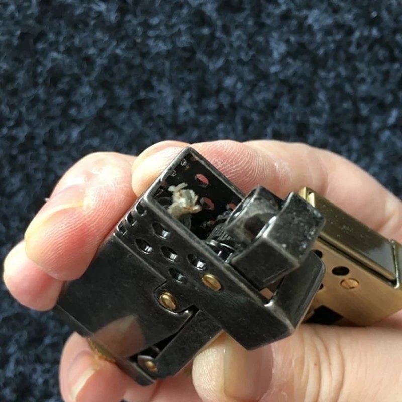 

Side Pressure Ignition Retro Lighter: Flint Type, Practical for Cigarette Use, Creative Gift Accessories Tool