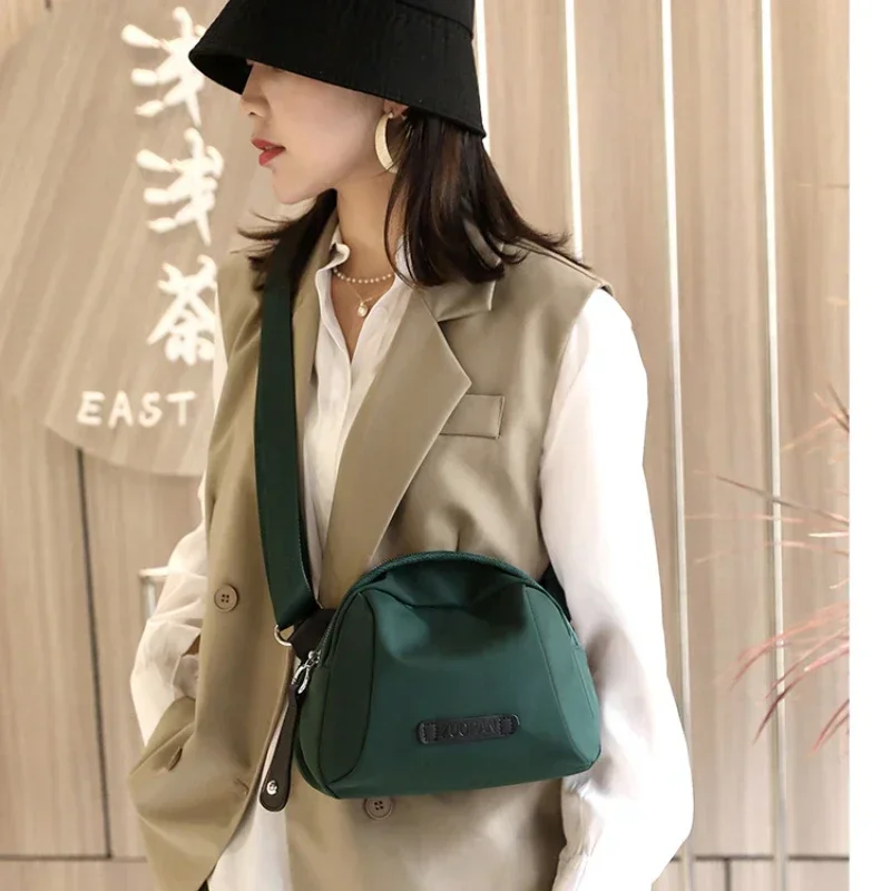 Nylon Shoulder Shell Bag New  Bucket  Oxford Cloth Large Capacity Light Shoulder Messenger Sports Bag Bolsa Feminina