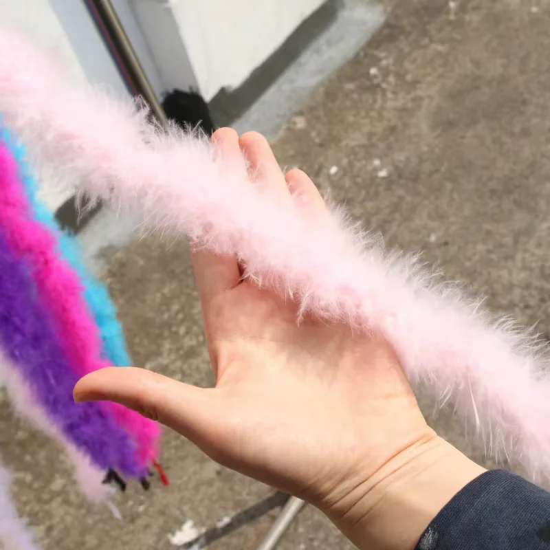 Hellrosa 13g 2 Meter Marabou-Federboa Fransenbesatz Truthahnfedern für DIY-Bastelarbeiten, Handarbeiten, Nähen, Kostümverzierungen, Zubehör