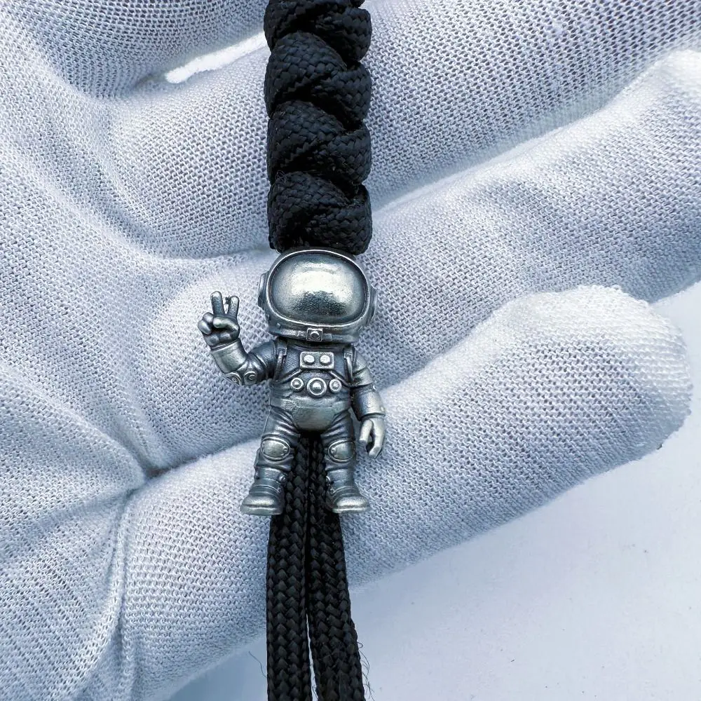 Vintage Brass Astronaut Pendant Bead 3D Design Antique Bronze Spaceman Lanyard Charm Keychain Craft Bead for Keychain DIY Making
