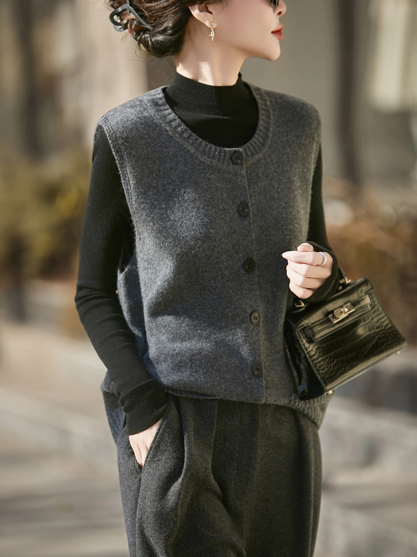 

00 Pure Wool Vintage Collar Warm Casual Knitted Vest Women round Ne Svel Layering Slimming oulder Baward