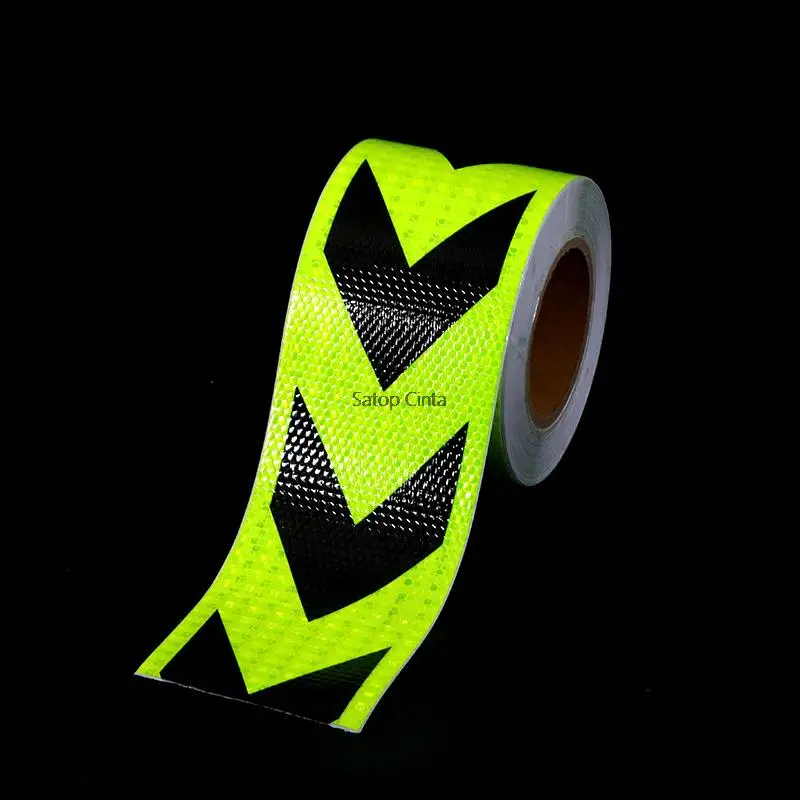 10Cm * 25M Pvc Zelfklevende Reflecterende Stickers Fluorescerende Zwarte Pijl Tapes Road Verkeer Bouwplaats Auto reflector Strips