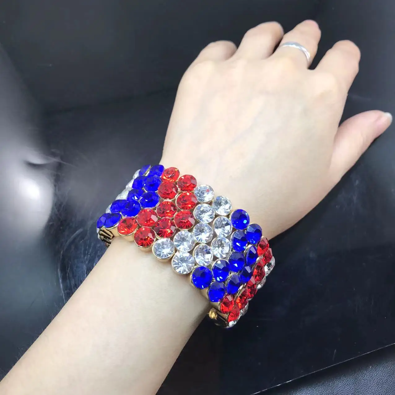 2022  New Fashion Womens Luxury Color Crystal Bracelets High Quality Elastic Wide Bracelets