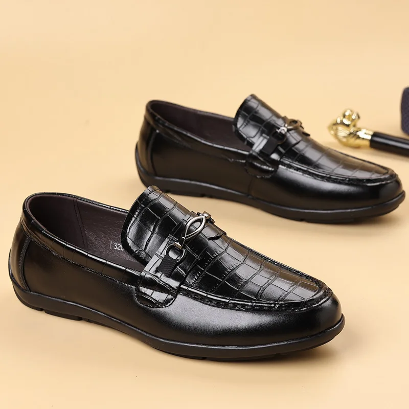 New Shoes for Men Leather Casual Shoes Stone Pattern Flat Skateboard Shoes Comfortable Slip-on Loafers