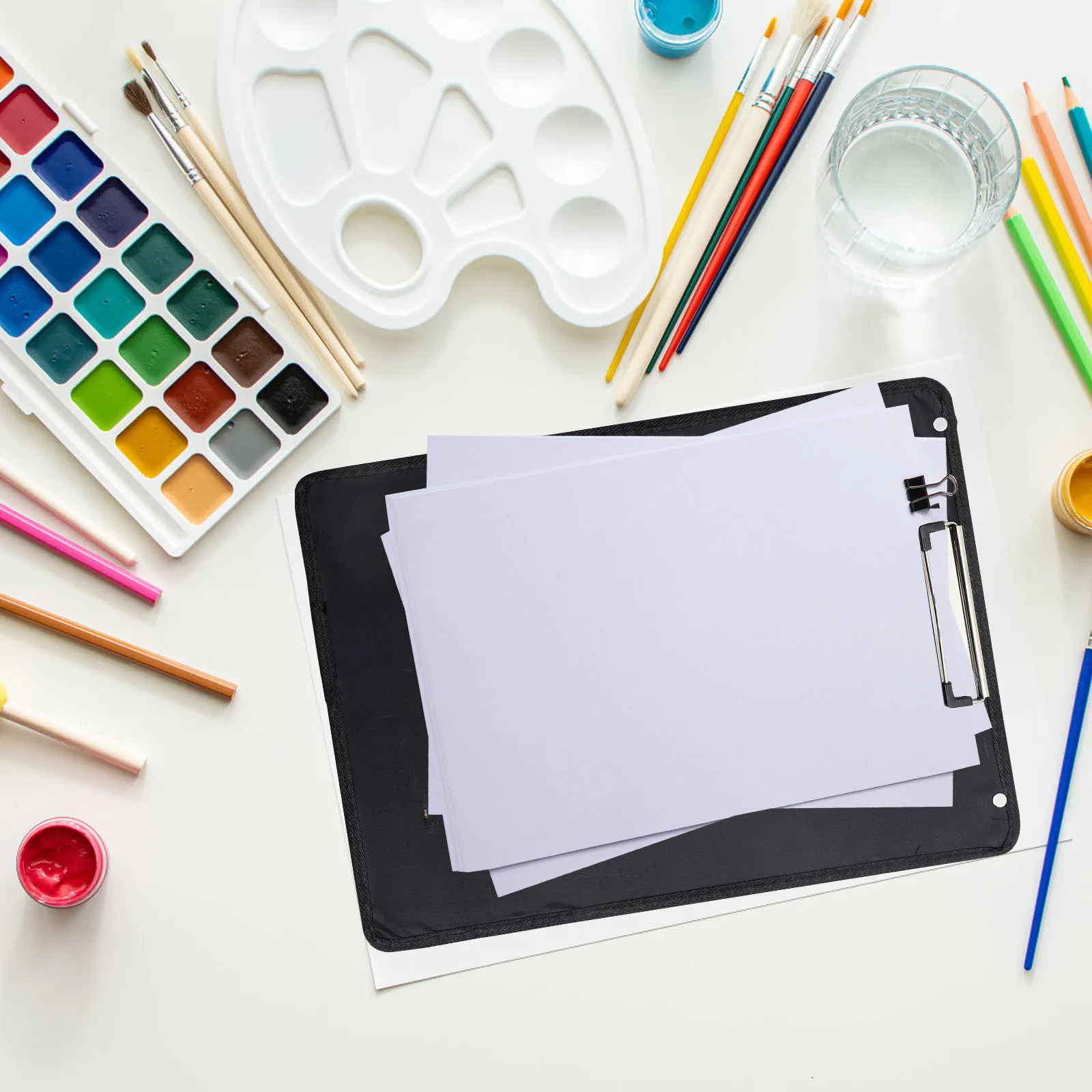 คลิปบอร์ดน้ำหนักเบากันน้ำวัสดุสังเคราะห์ที่แข็งแกร่งกระดานวาดภาพพื้นผิวเรียบสำหรับนักเรียนศิลปินฝึกฝน