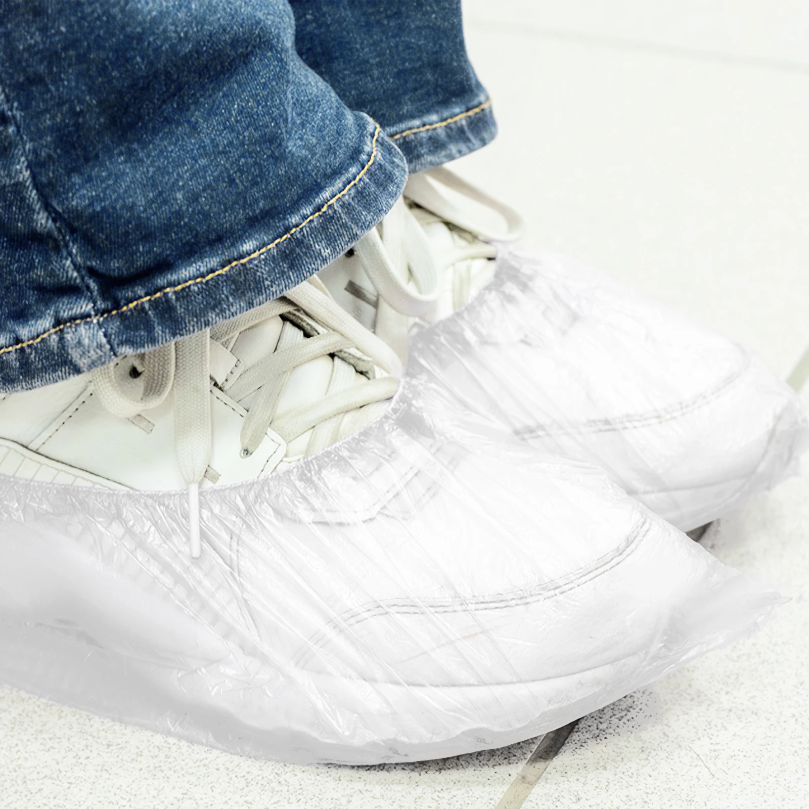 

200 Pcs Disposable Plastic Covers Transparent PE Material Waterproof Floor Protectors Indoor Home Use Booties Strong Tear