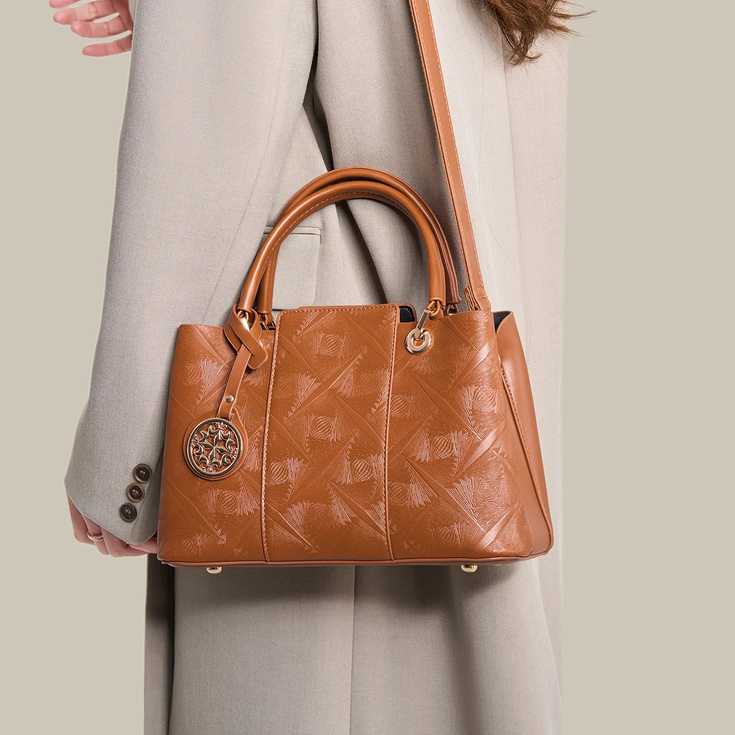 Stylish Designer Solid Tote Diaper Bag Women Luxury Large Capacity Elegant Leather Crossbody Shoulder Bag For Versatile Use