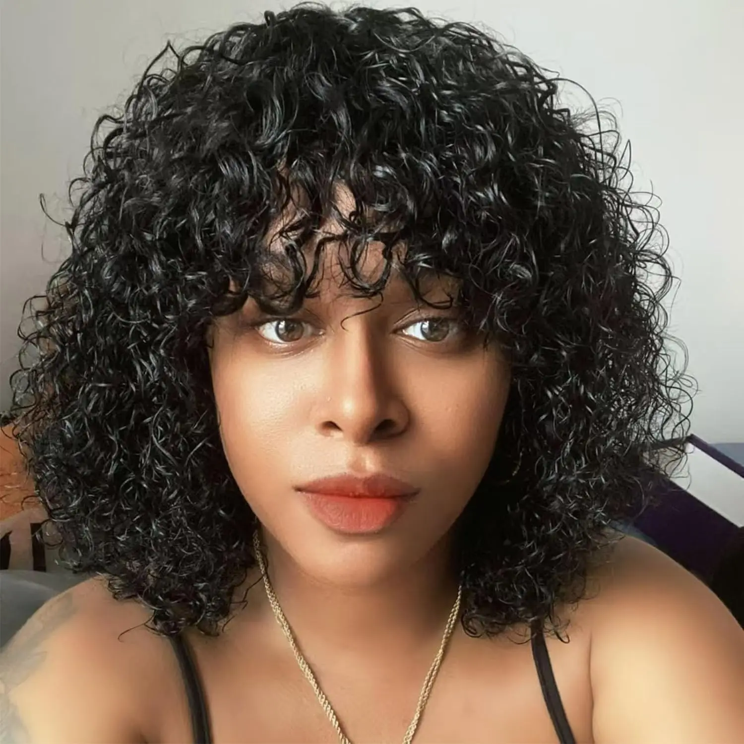 

Короткие волнистые парики для чернокожих женщин Парик из натуральных волос Remy с челкой Короткий парик машинного производства для ежедневного использования