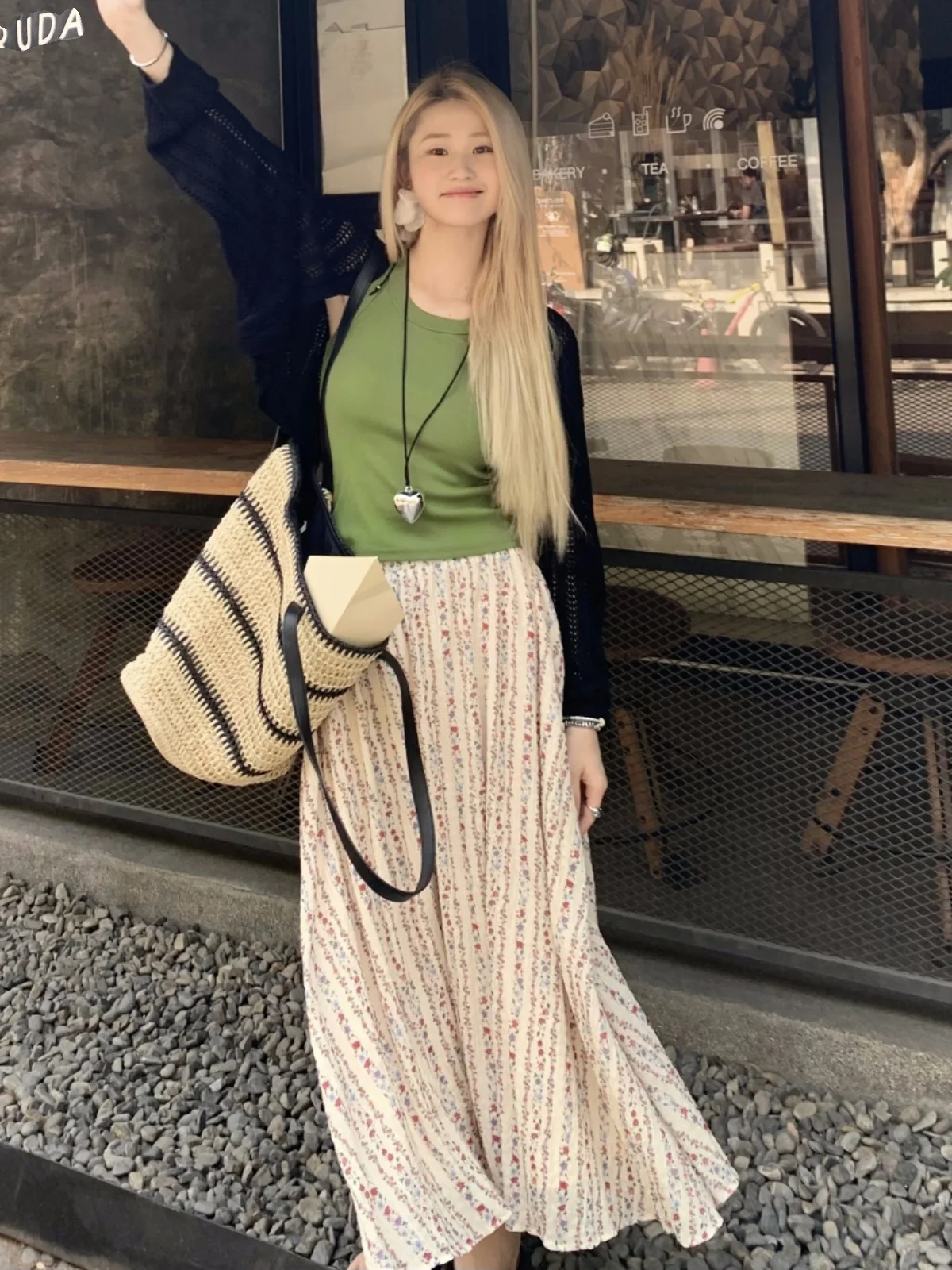 

Комплект из платья и жилета для полных женщин: летний, с цветочным принтом, завышенной талией, в корейском стиле, для повседневной носки, стройнящий силуэт