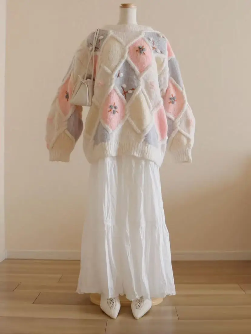Spring limited edition gentle three-dimensional hook flower loose knit top