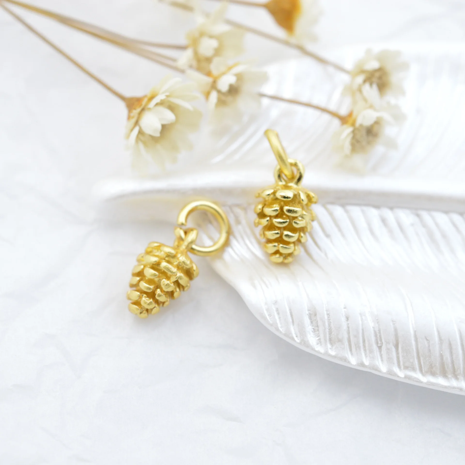 Stereo pine cone pendant ancient gold bracelet necklace earrings accessories pine nuts retro