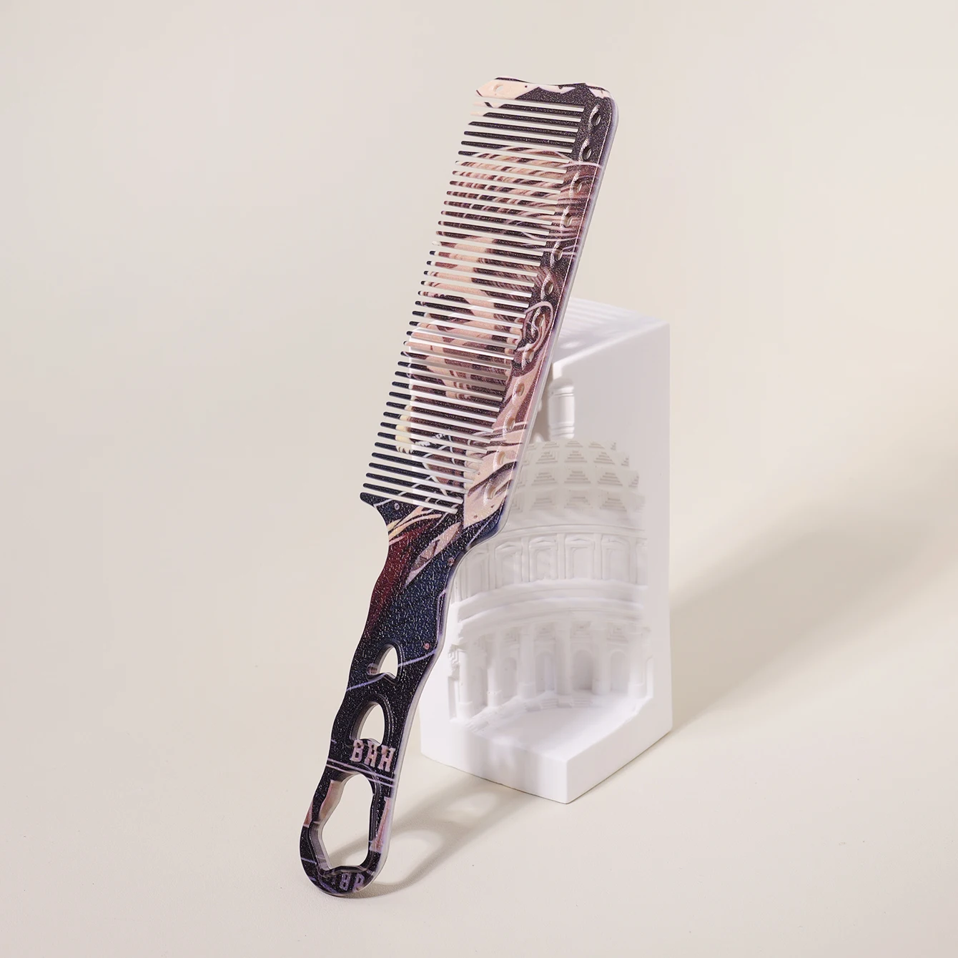 

1 шт. расческа с портретными узорами, расческа с плоским верхом для стрижки волос, термостойкая расческа с плоской вершиной, специально для париков из натуральных волос