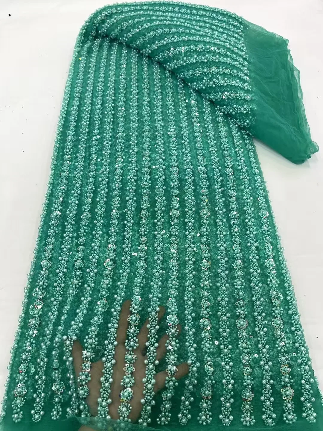 

Frenchluxurious lace fabricAfrican fashionable sequined beadingand high-quality Nigerian lace fabric are used to sew party gowns