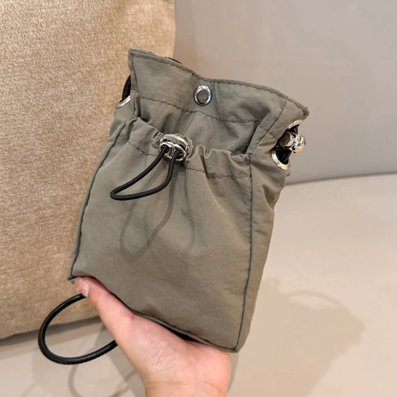 Bolsa de ombro multifuncional simples e versátil estilo INS