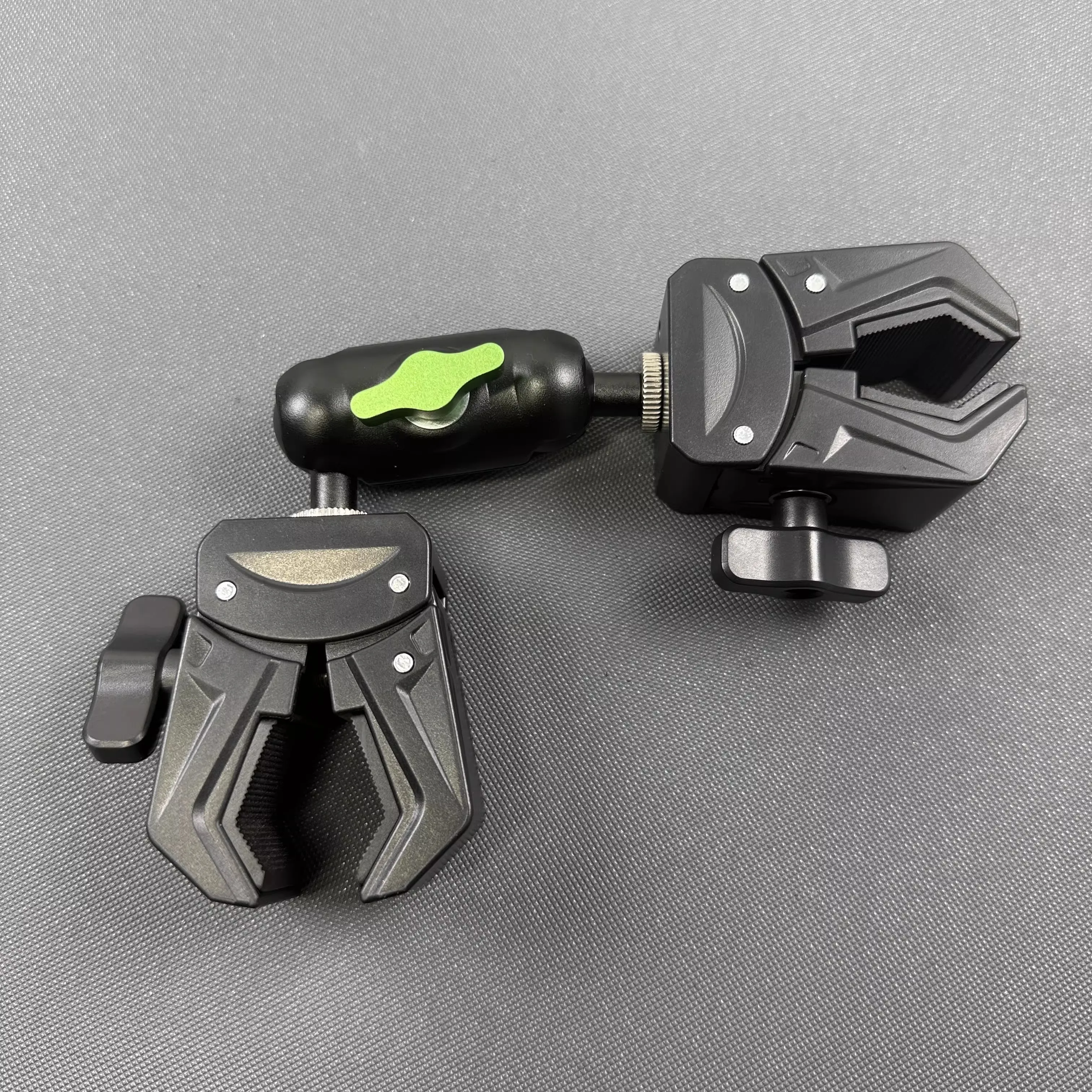 

Versatile Double-Headed Large Mecha Clamp Metal Pea Pod 360 Degree Joint round Tube Fixed Clamp for Selfie Stick Support