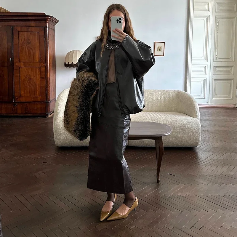 ヴィンテージ風PUレザージャケットとスカートのセット、ハイネックコート、スリムフィットロングスカート、コートとスカートのセット、2025年秋冬新作レディースコーデ