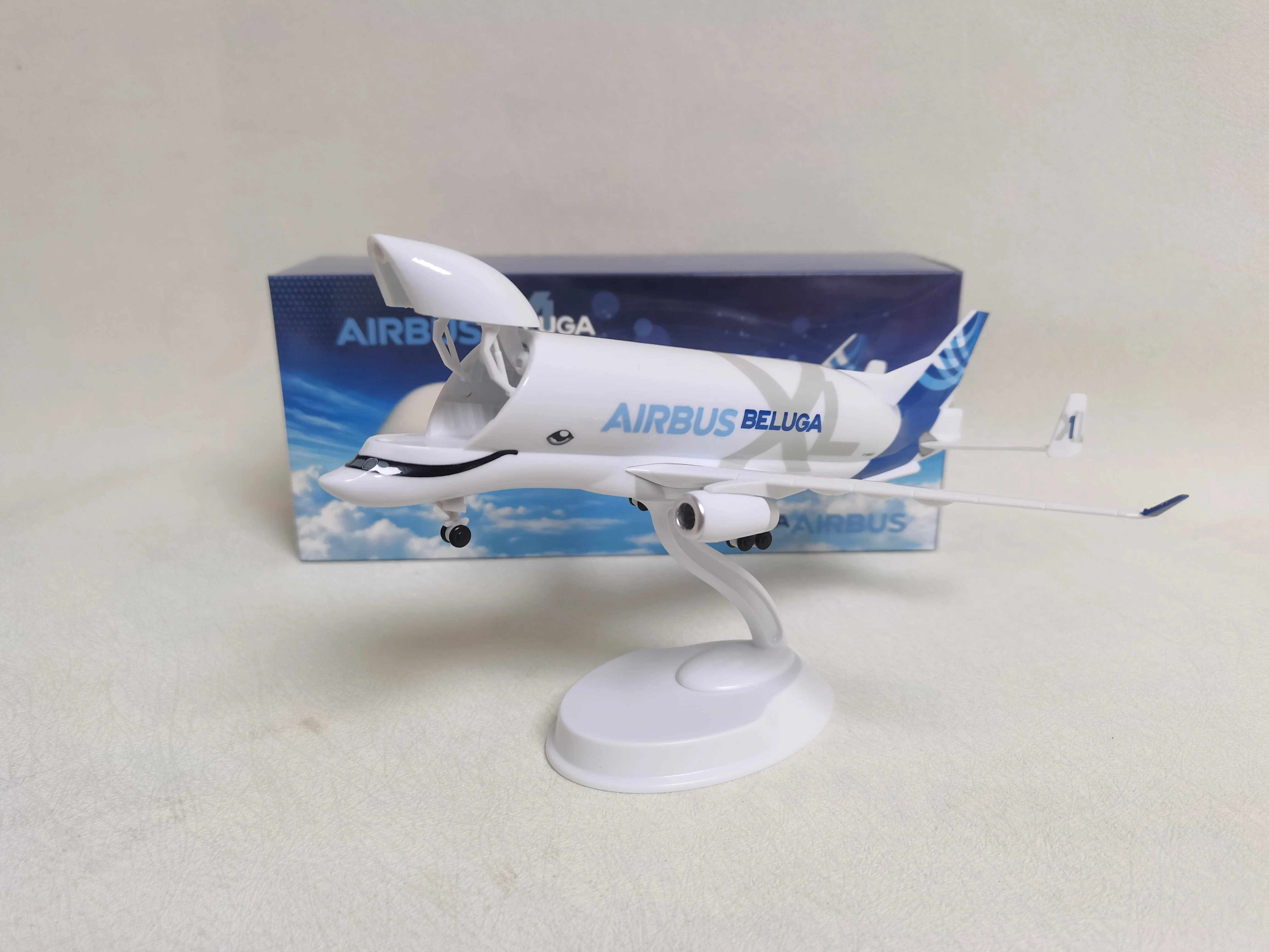 New 20cm A330 Beluga Plastic Airplane Model Kit Cabin Openable with Stand for Aviation Enthusiast Gift or Display Decoration