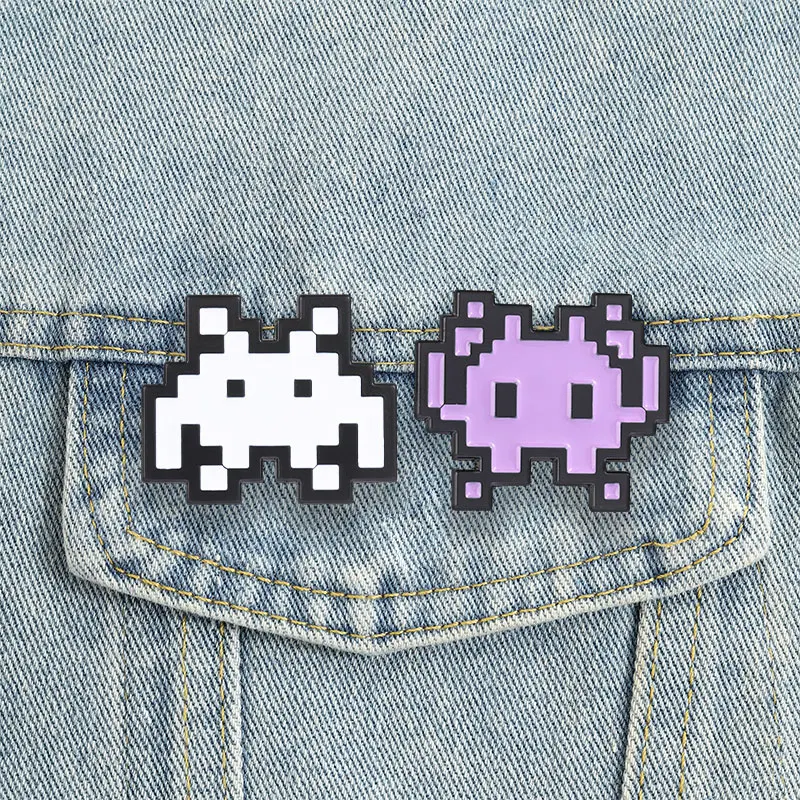 Broches en émail rétro Pixel Invader, broches Alien 8 bits, badges gamer, bijoux de jeu d'arcade vintage de dessin animé, cadeau pour amis