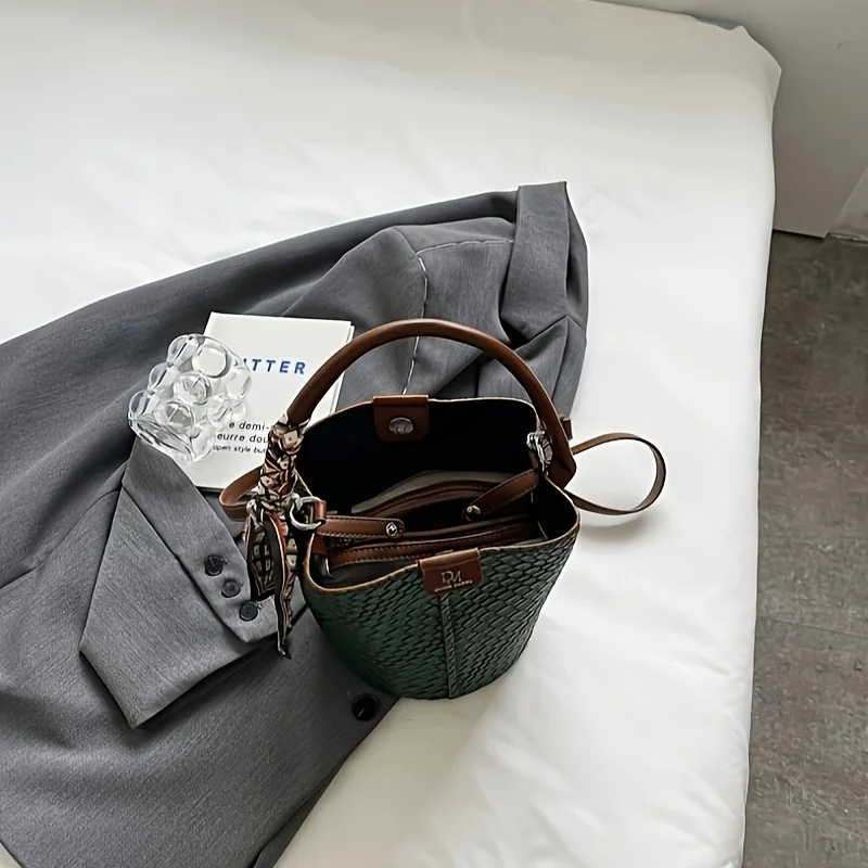 حقيبة دلو منسوجة للنساء. بني عميق/بيج/أخضر/أسود. حزام قابل للفصل، متين وسهل التنظيف. للسفر والمناسبات الرسمية. متسوق الآن!