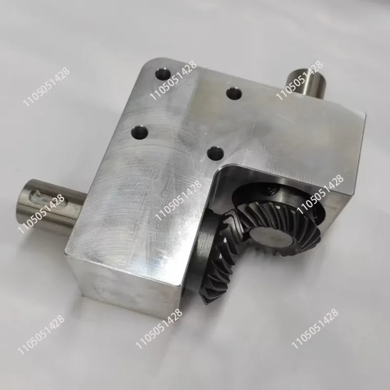 90 degree commutator reduction ratio 1:1 shaft diameter 20mm with key small right angle drive spiral bevel gearbox