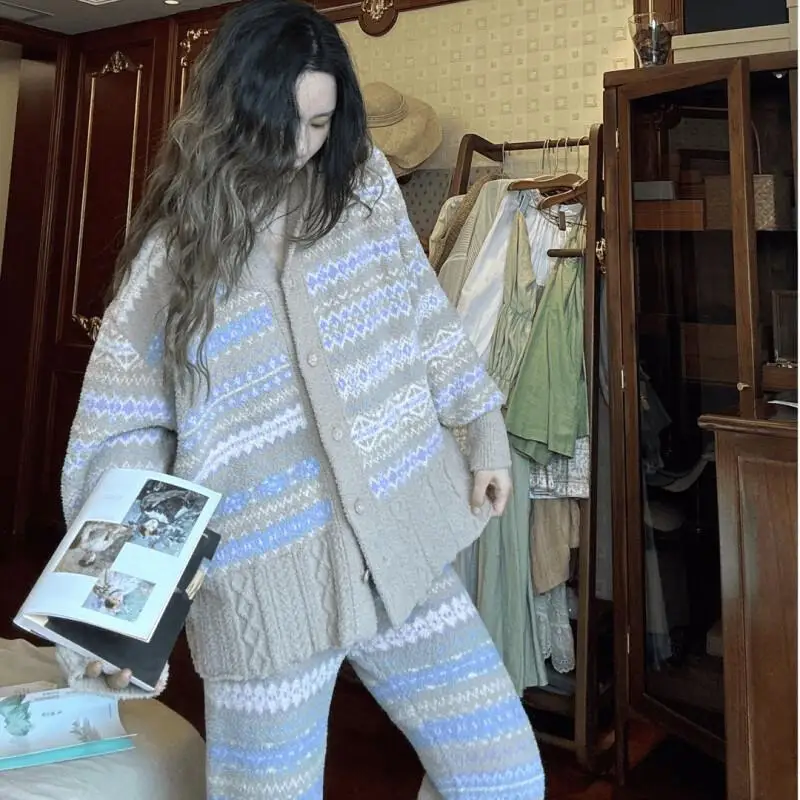 

Ins Минималистичный и ретро-стиль в полоску и плюшевую плотную теплую одежду для сна, женский осенне-зимний новый комплект домашнего костюма 2025 года, вязаный комплект