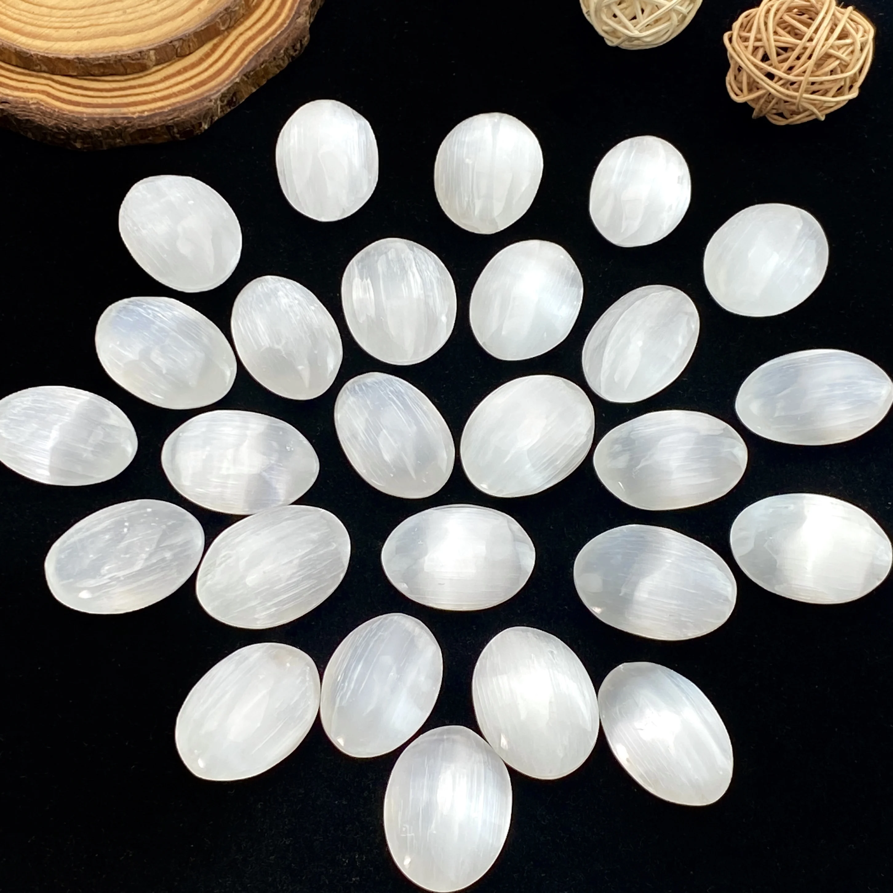 Random 1PC Selenite Palm,Stone Collections, Excellent Gifts, Family And Friends Gift,Home Decoration,DIY Decorations,Room Decor.