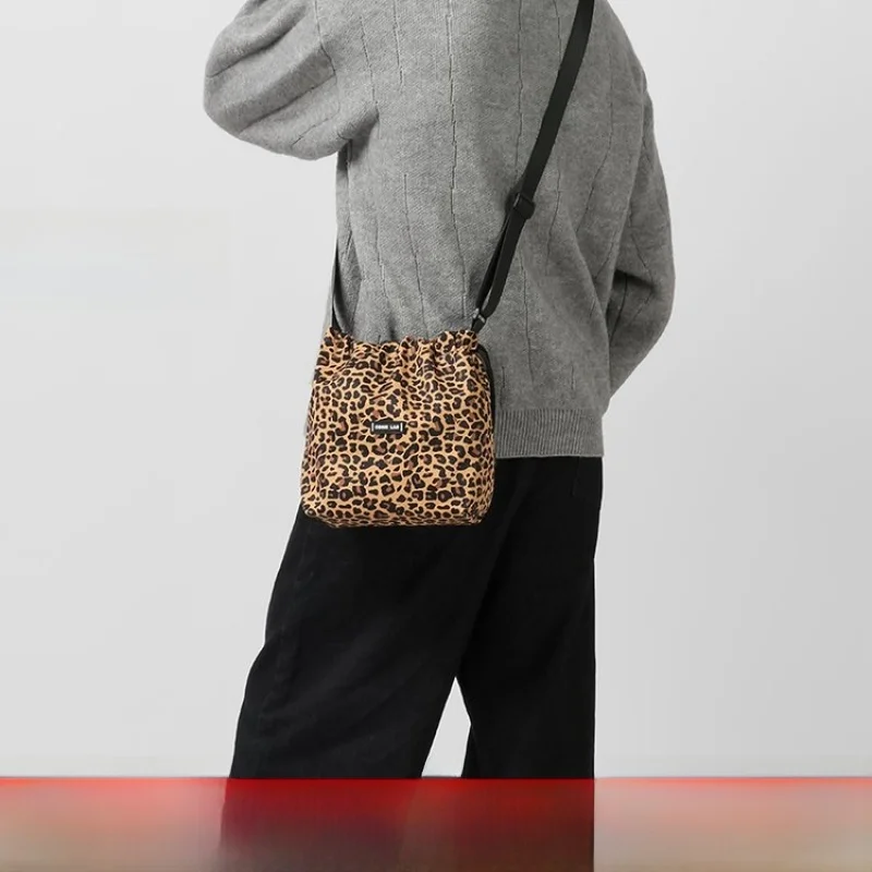 

Новая корейская сумка для телефона Sle ex Dstring с принтом в горошек и зебры, универсальная сумка через плечо для поездок на работу и повседневного использования.