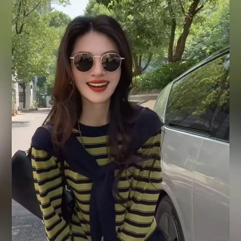 Frühling Herbst Koreanischen Stil Stilvolle Kontrast Farbe Gestreiften T-Shirt Schal Beliebte Stil Licht Reife Zwei-stück Anzug für Frauen tees