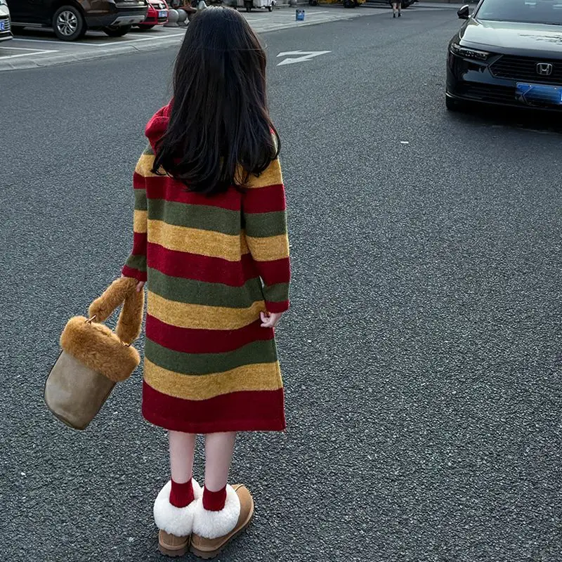 

Зимний наряд для девочек от 4 до 12 лет, новинка 2025 AW, вязаный свитер выше колена, стильное платье с капюшоном