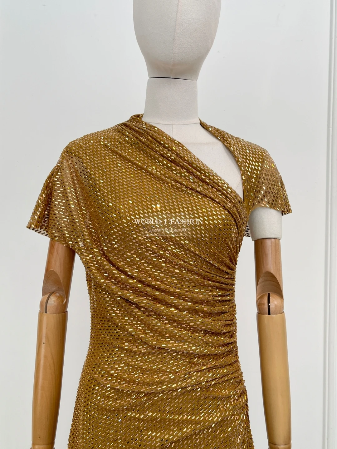 2025 roupas femininas de alta qualidade diamantes dourados manga curta gola inclinada vestido midi