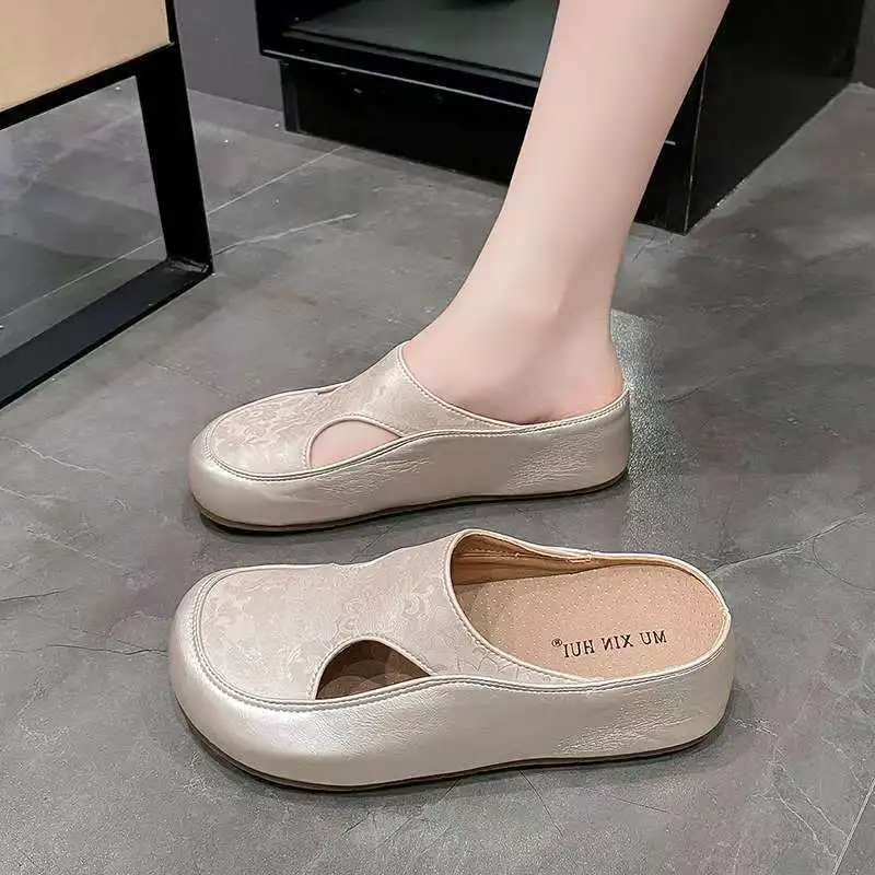 

Женские летние новые кожаные полутапочки Baotou с открытой толстой подошвой, нескользящие дышащие уличные тапочки на плоской подошве, сандалии