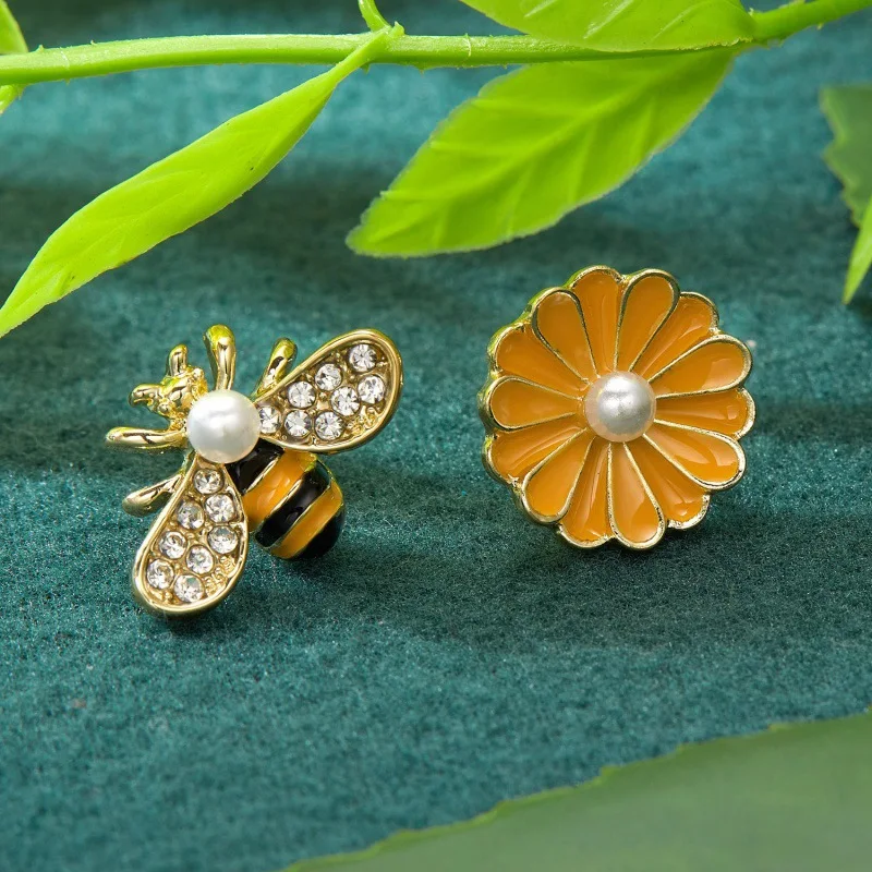 Cute New Flower Bee Asymmetric Earrings Fashion Zircon Earrings Jewelry Punk Lmitation Pearl Stud Earrings For Women Girls Gift