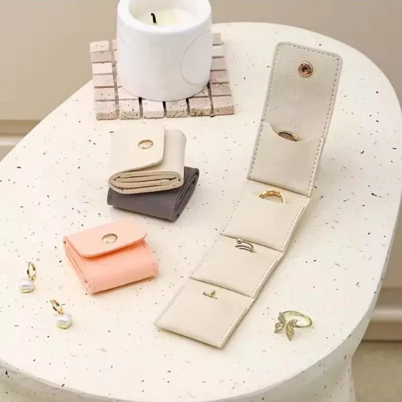 Tragbare Mini-Reise-Schmuck-Organizer-Tasche mit 4 Fächern, Schmuck-Aufbewahrungstasche, kompakter Halter für Ohrringe, Halsketten und Ringe