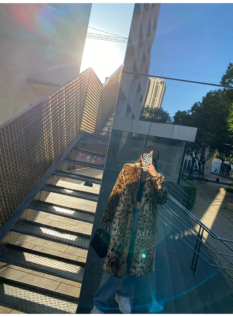 Lautaro Winter Long Warm Thick Leopard Fluffy Faux Fur Coat Women Tiger Print Runway Loose Luxury Designer Clothing Women 2022