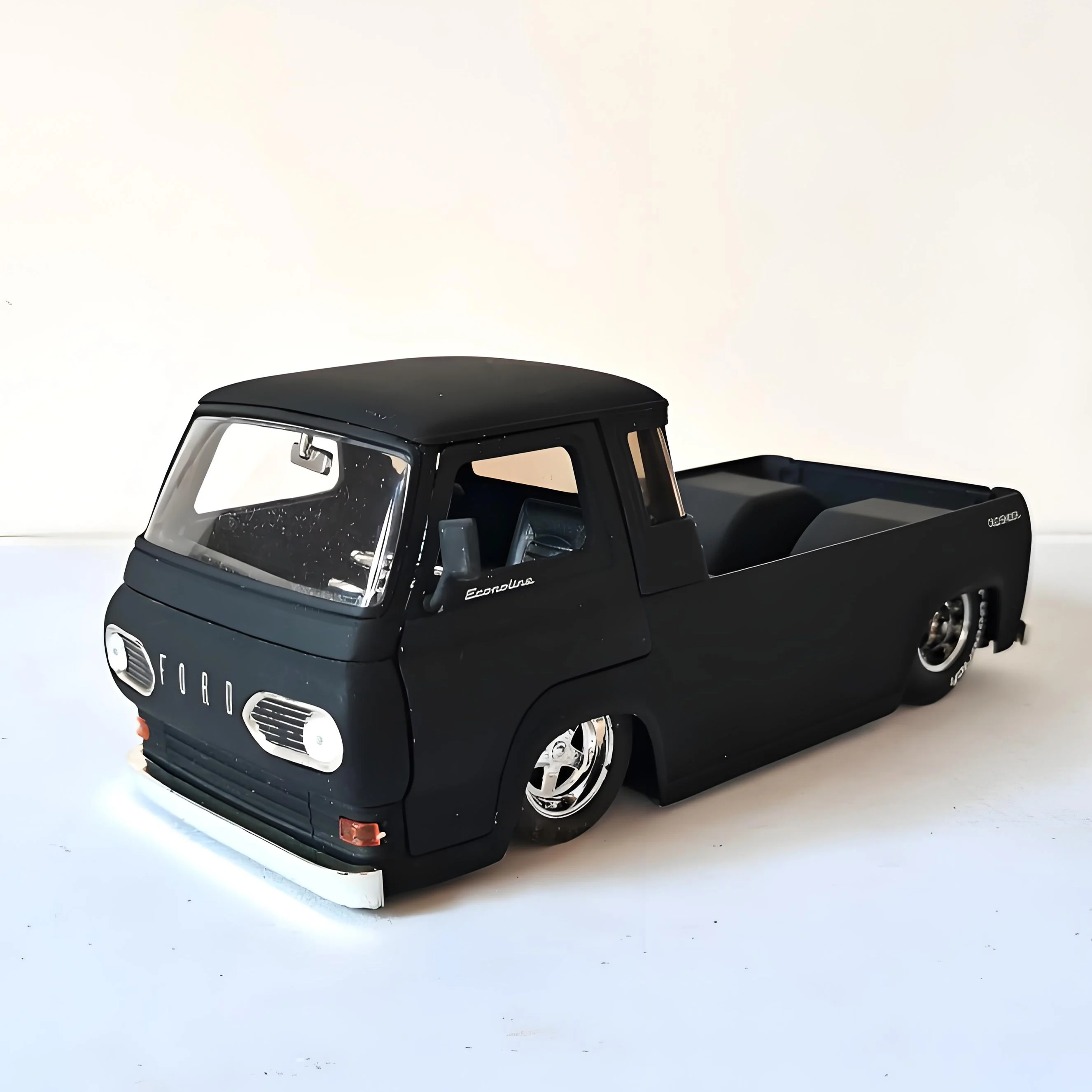 JADA 1:24 FORD ECONOLINE PICKUP 1965 Alloy Car Diecasts & Toy Vehicles Car Model Miniature Scale Model Car For Children