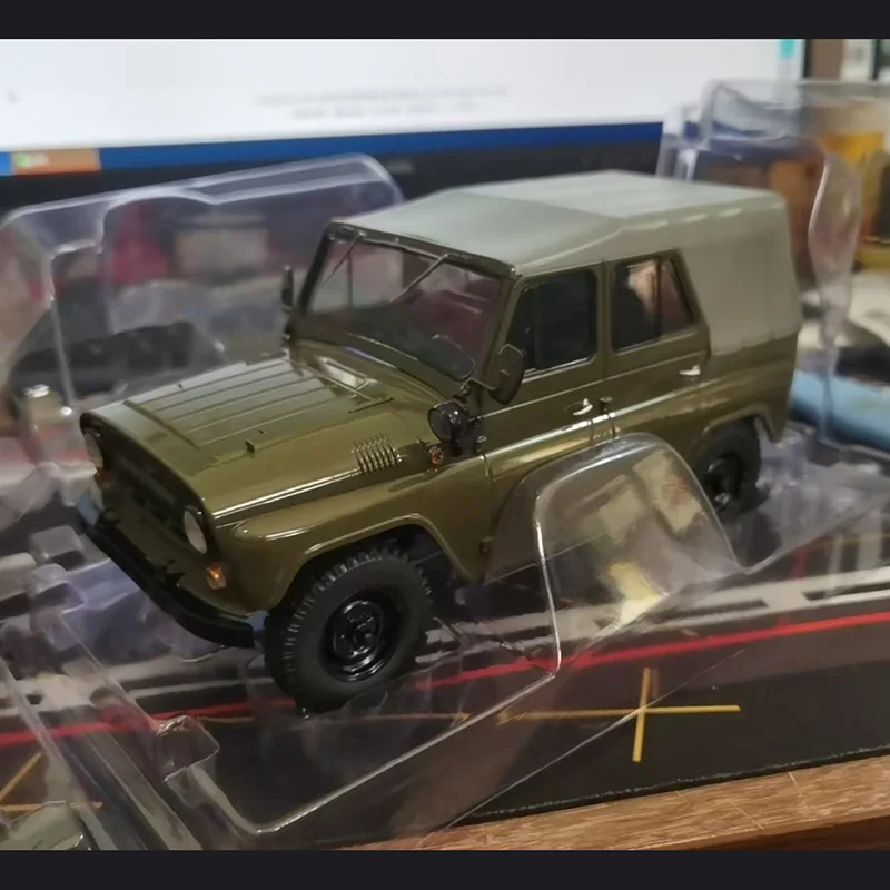 SSM Diecast Alloy 1:18 Scale UAZ-469 Off-road Command Vehicle Car Model Metal Die-Cast Toy Vehicle for Collection Gift Souvenir