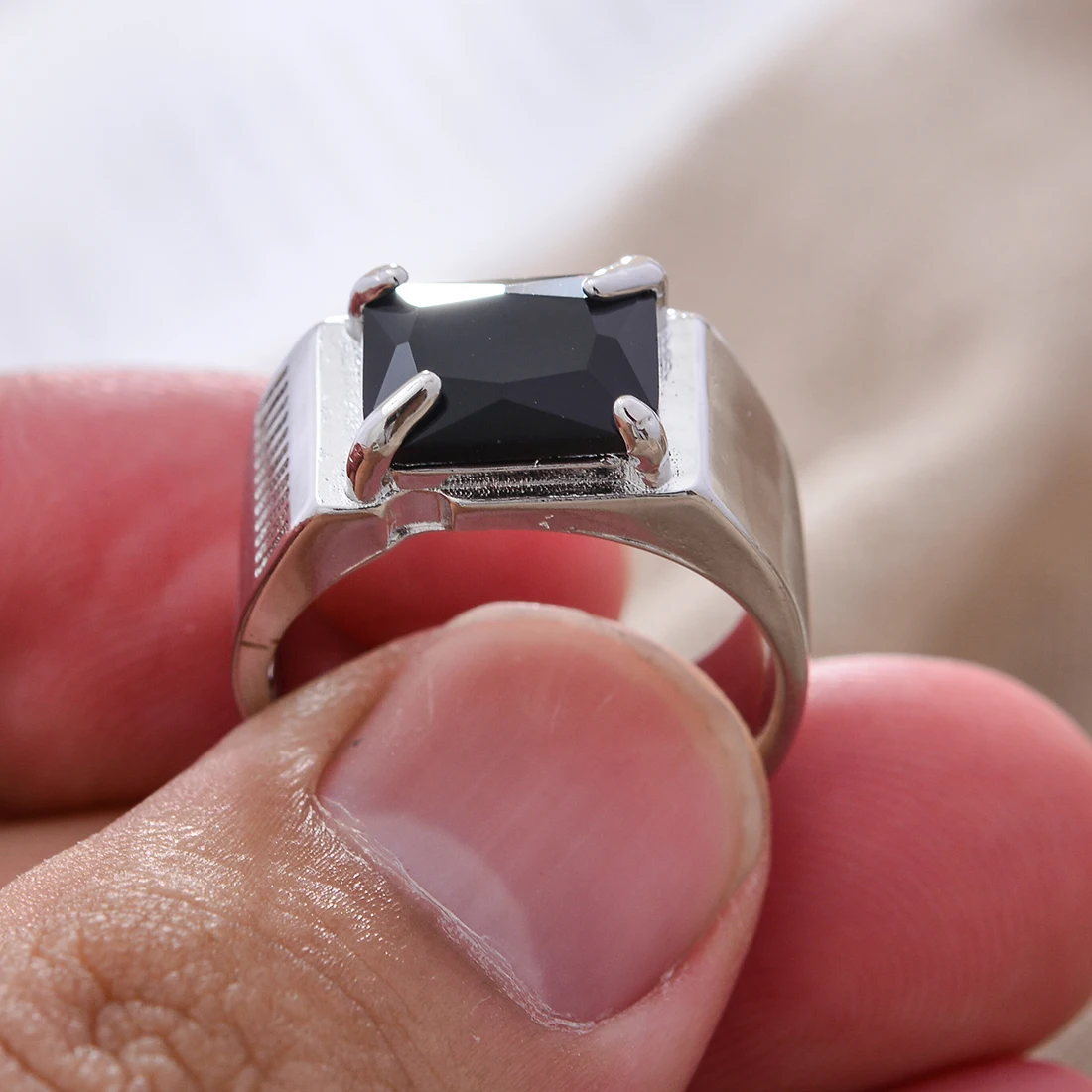 Best Sell Elegant Black Crystal Platinum Plated Men Finger Wedding Ring Jewelry For Man Gifts Never Fade Cheap