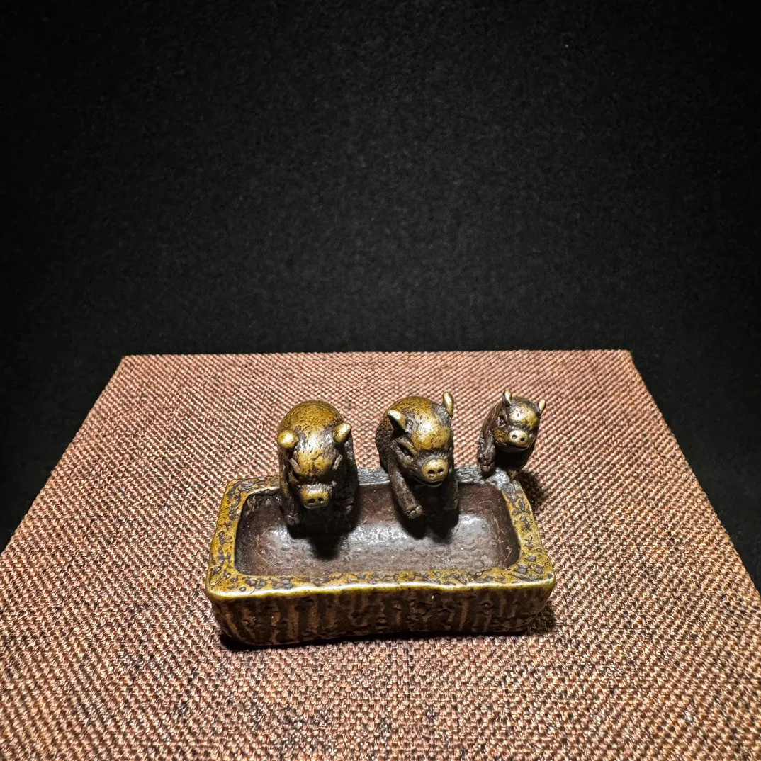 

Retro tea pet ornament three pigs drinking water desktop decoration ornament copper incense plug