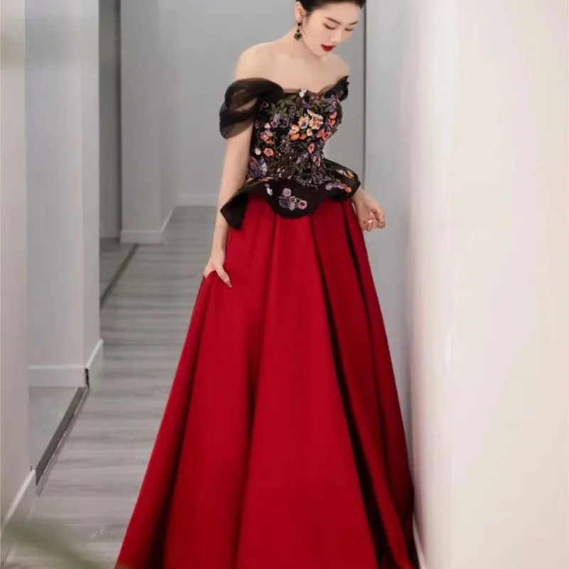 

Toasting chest new wine red banquet light luxury minority sense dress