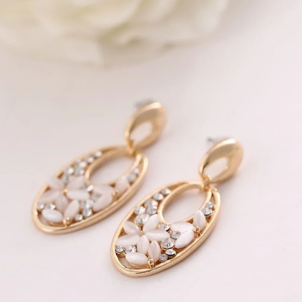 Cat Eye Stud Earrings Hollow Oval Five Leaf Flower Design Fashion Elegant Jewelry Gift for Women