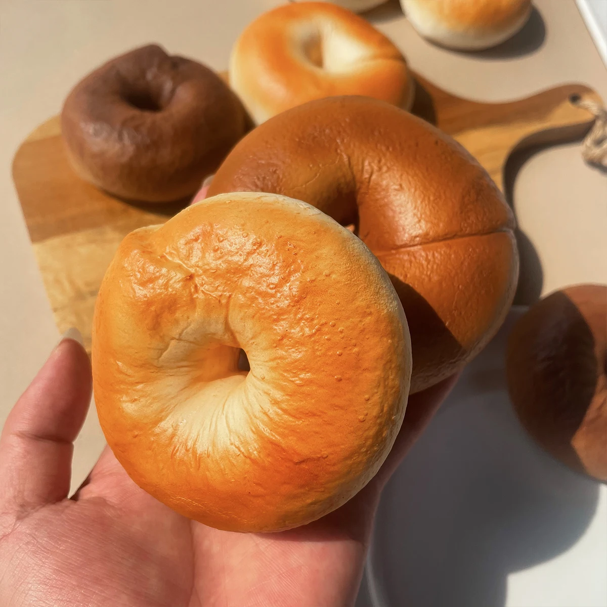 10cm Künstliches Bagel-Brot 3er-Pack Gefälschtes Lebensmittelmodell Simulierter Bagel Fotografie-Requisiten Heimküche Bäckerei Display Deko Ornament – Detail 4