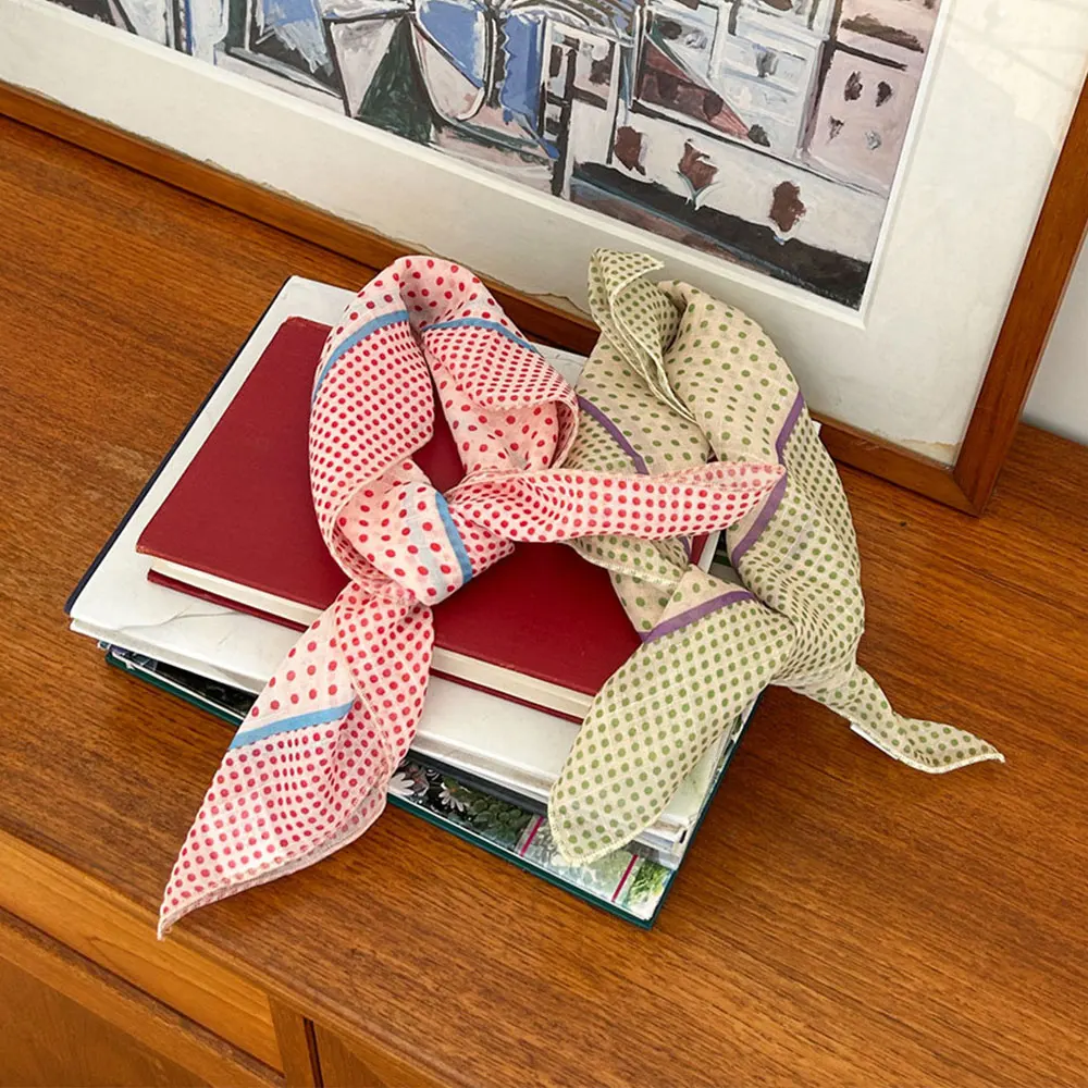 

Стильный ретро-шарф для женщин в корейском стиле, с принтом в горошек, весенний, простой, универсальный, декоративный шелковый платок.