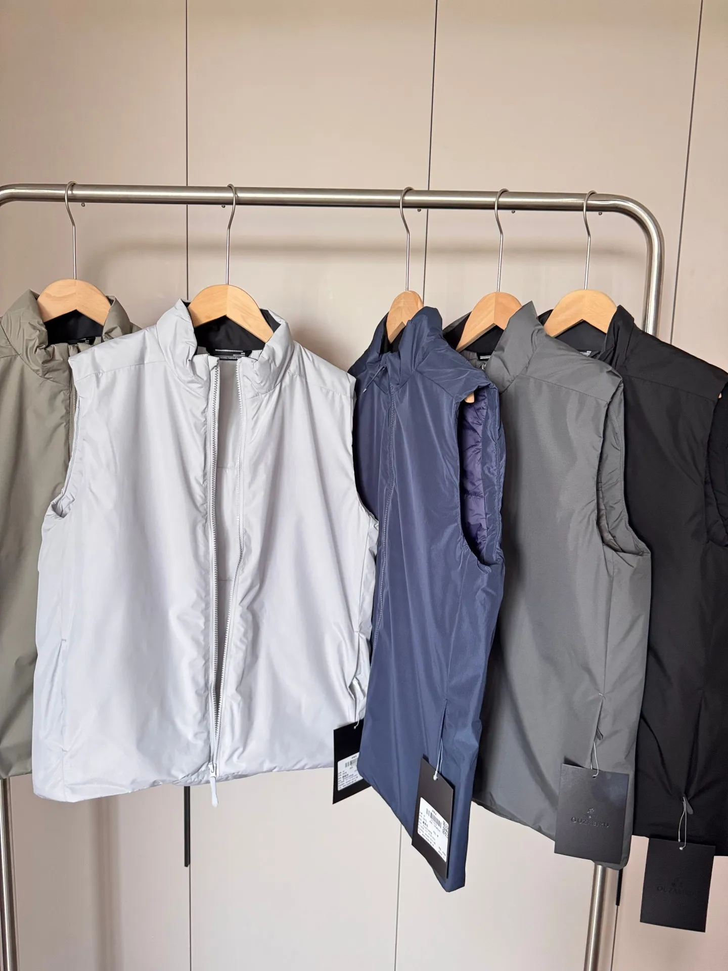 

Outdoor Men's Cotton-Padded Stand Collar Vest Soft Skin-Friendly Windproof Autumn Winter Casual Versatile Stand Fit Zipper...