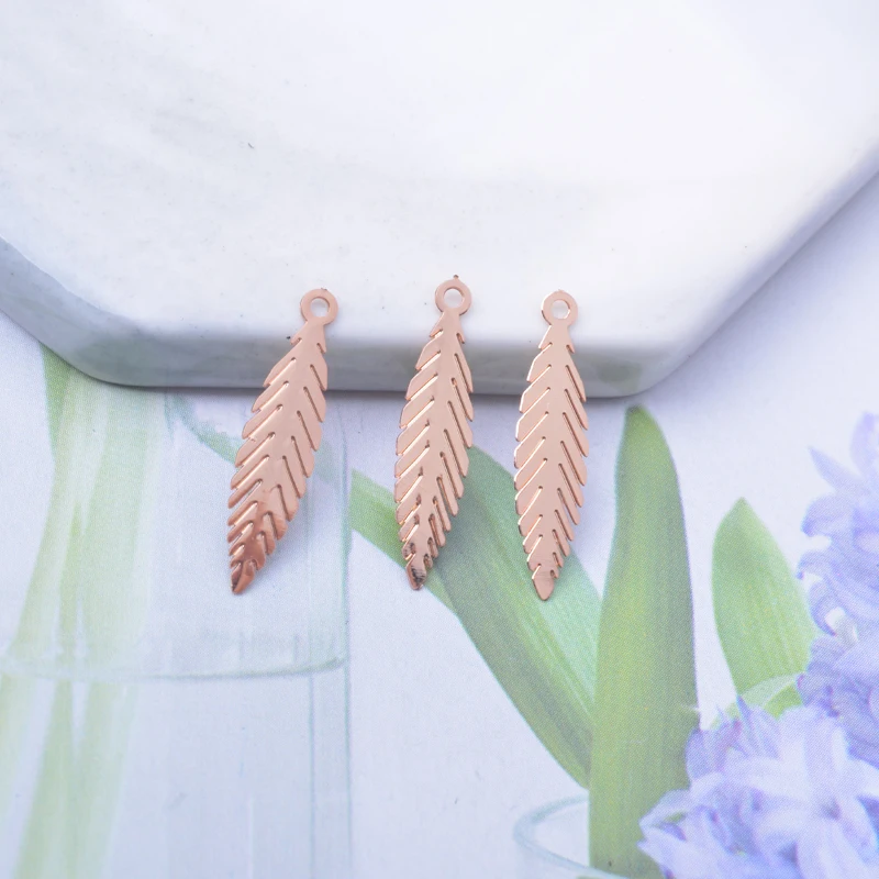 100 Stück AC12652 20*5mm Messing-Kleinblatt-Anhänger in Roségoldfarbe, Mini-Anhänger für DIY-Schmuck, Ohrringe, Armbänder, Dekoration – Detail 6