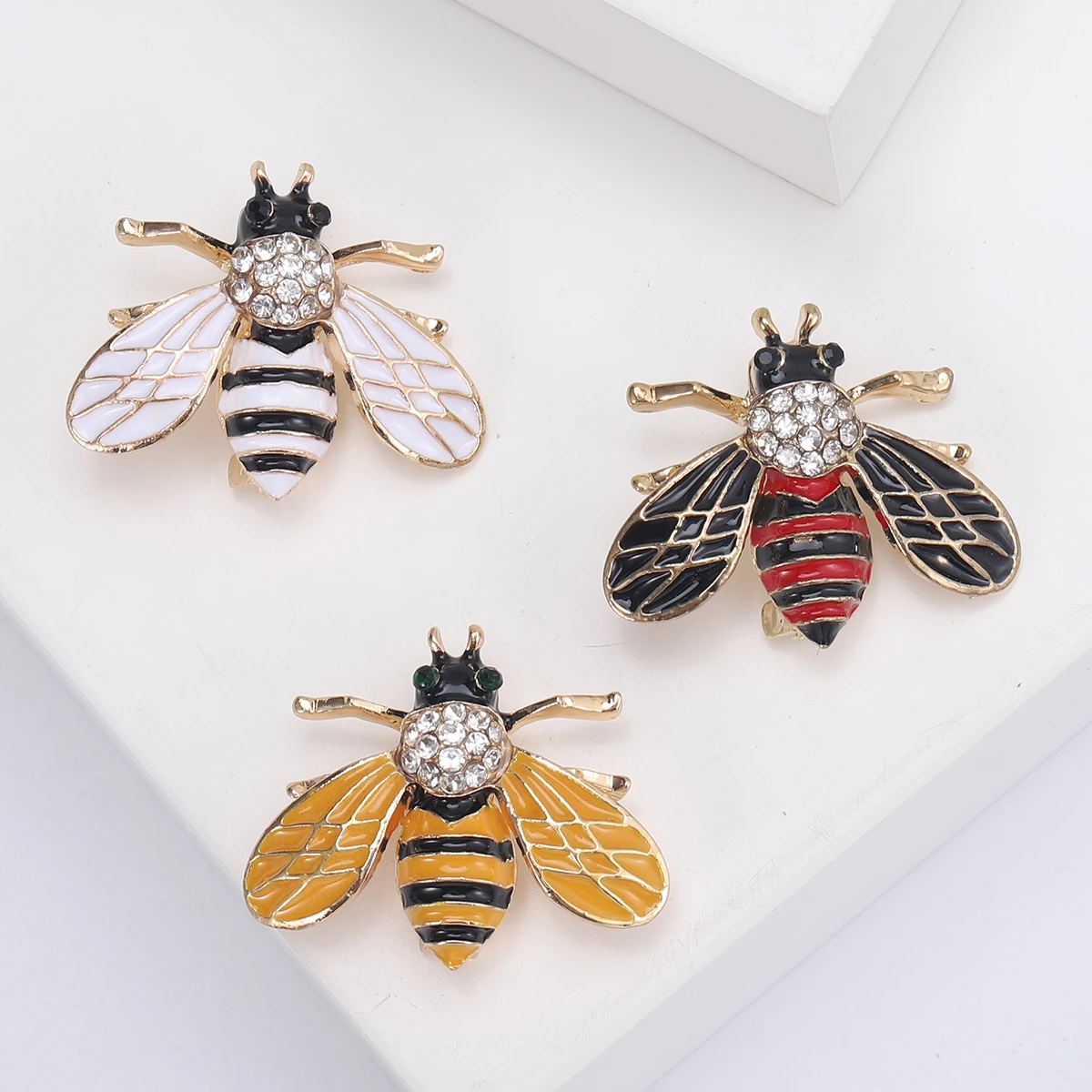 Enamel Bee Brooches for Women Unisex Trendy bees Insect Pin Office Party Friend Gifts Accessories