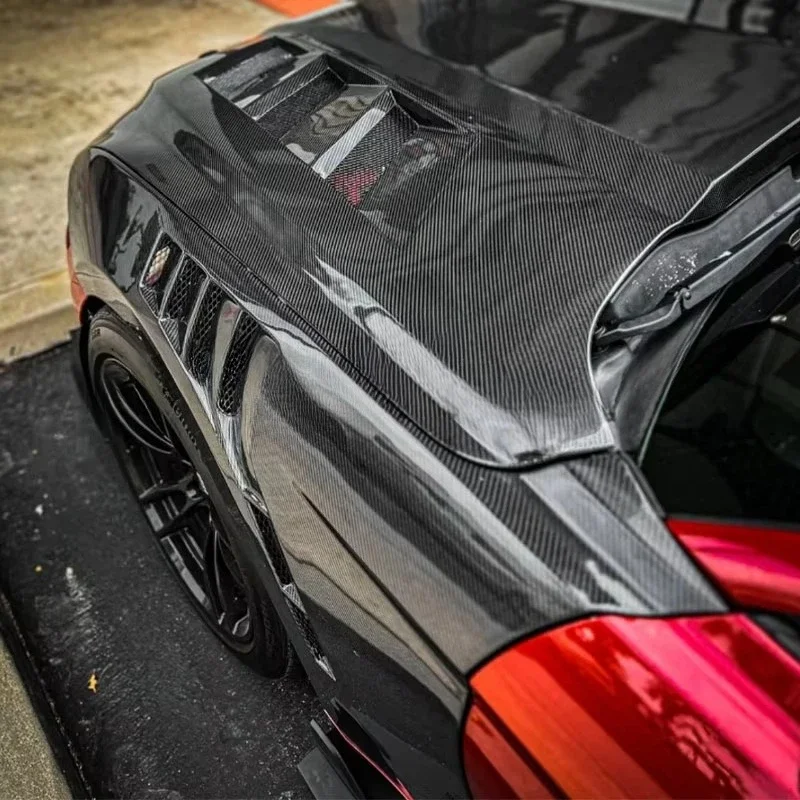 High Quality TPF Style Dry Carbon 2024 Lightweight Side Carbon Fiber Fenders for Mustang Car Parts 4