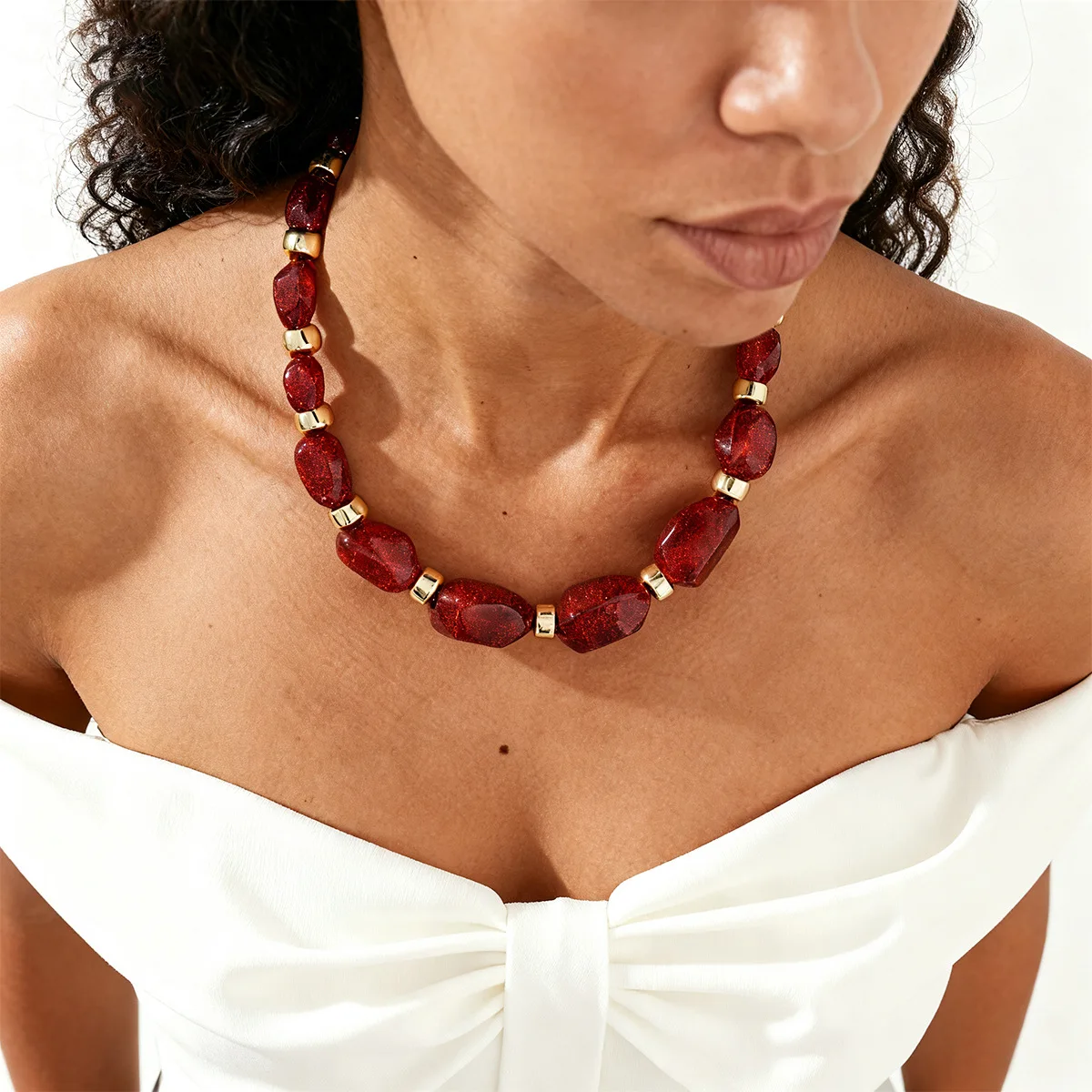 

Vintage Irregular Acrylic Chokers Necklaces for Women Sequin Geometric Collarbone Necklace Charms Hyperbole Party Jewelry Gifts